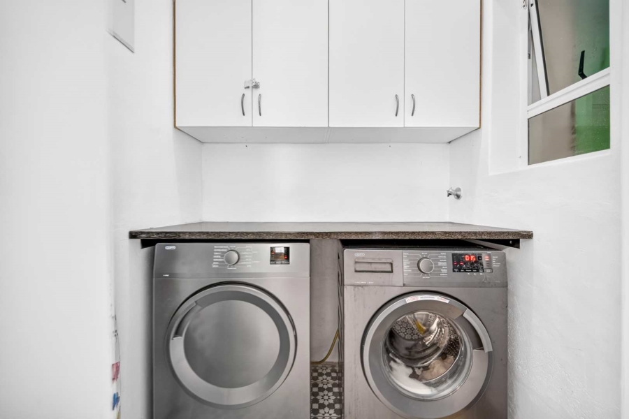 2 Bedroom Property for Sale in Green Point Western Cape